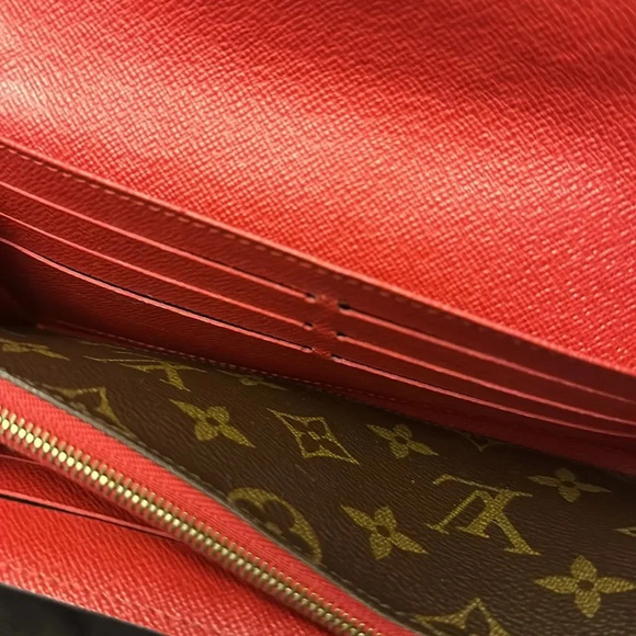 Louis Vuitton - Picture 10 of 13